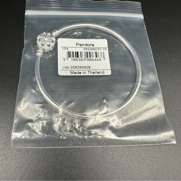 Pandora Moments Sparkling Snowflake Clasp Bangle, S925 Sterling Silver - Picture 12 of 13